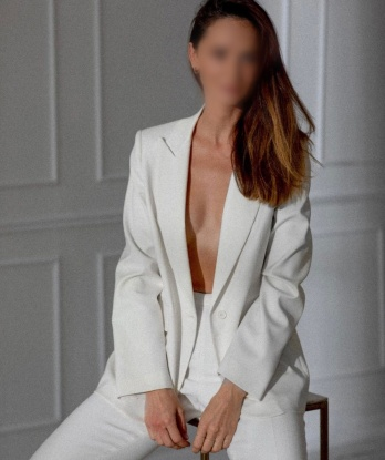 Целия, 32 года